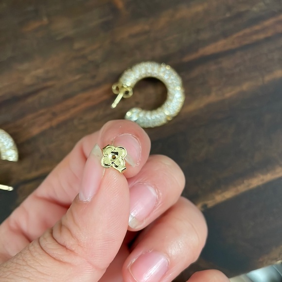 Louis Vuitton Earrings - Picture 3 of 3